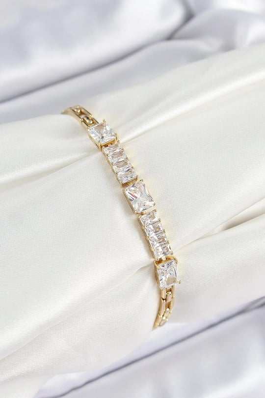 Xuping Pirinç Parçalı Su Yolu Model Gold Renk Kadın Bileklik