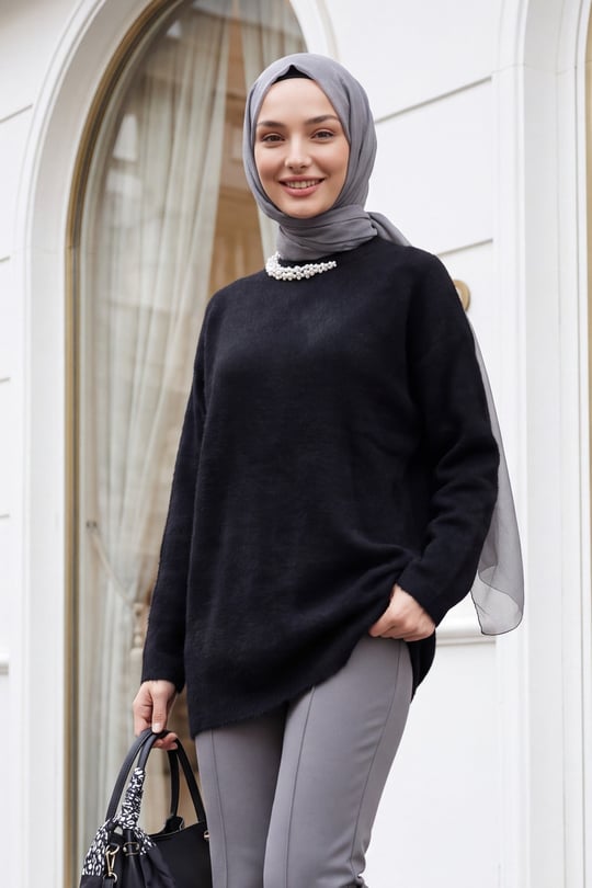 Yakası İnci Detaylı Yumoş Triko Tunik  -Siyah