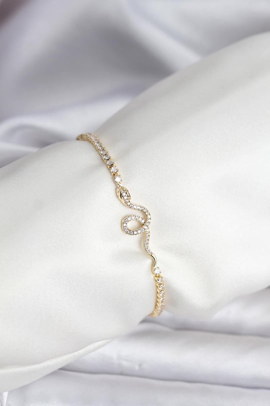 Yılan Model Zirkon Taşlı Gold Renk Pirinç Su Yolu Kadın Bileklik