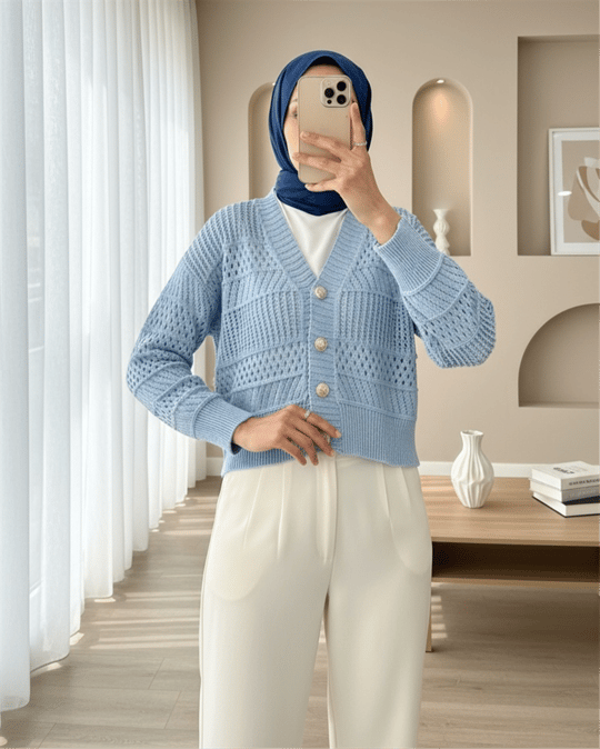 سترة تريكو بأزرار مخرمة - أزرق فاتح