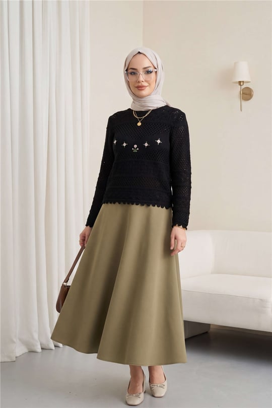 Çiçek Nakışlı Ajurlu Desenli Triko Kazak -Siyah