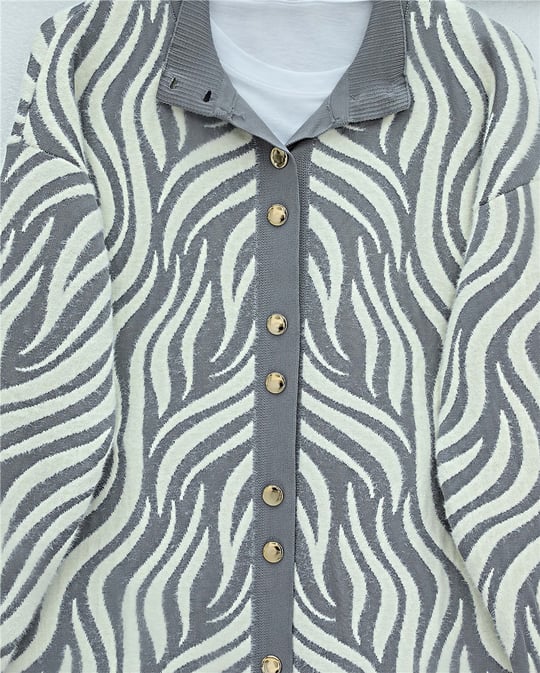 Düğmeli Zebra Desen Sakallı Triko Hırka -Gri