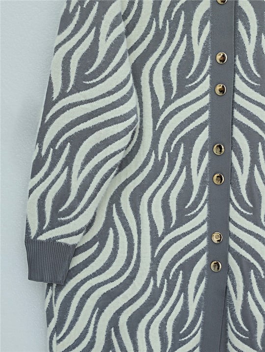 Düğmeli Zebra Desen Sakallı Triko Hırka -Gri