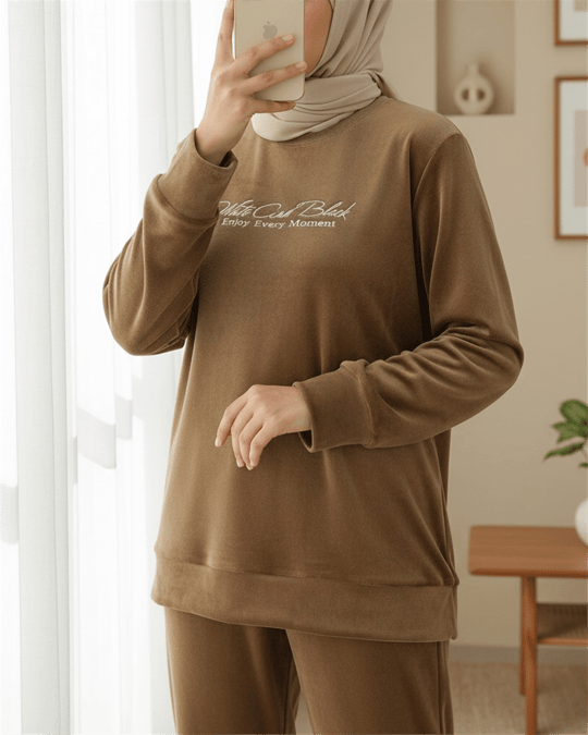Kabartma Yazılı Fransız Kadife Pijama Takımı -Tarçın