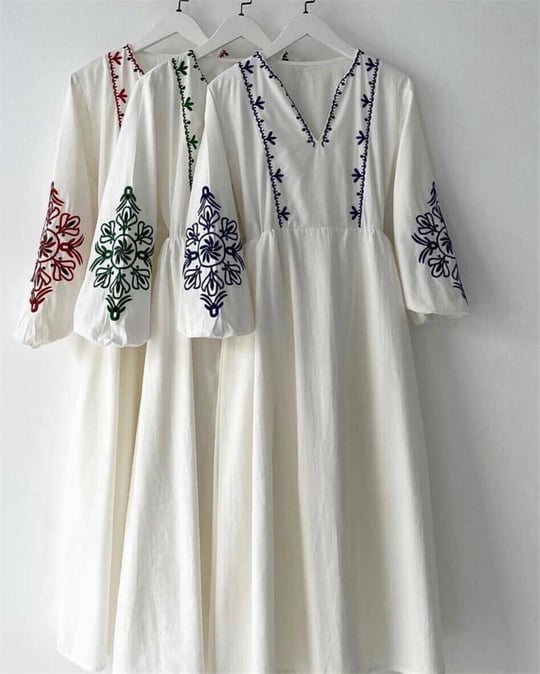 Kolları Nakışlı Lastikli V Yaka Keten Elbise -Kırmızı