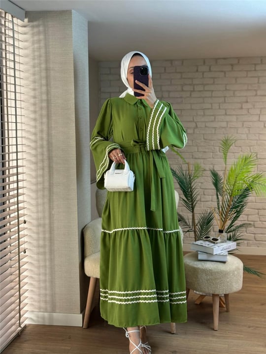 Kolları ve eteği süzene işlemeli Parçalı Elbise     -Yeşil