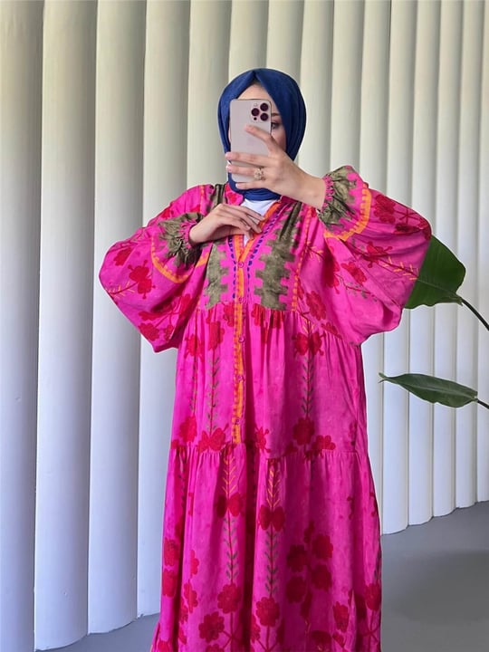 Kolu Lastikli Dik Yaka Yarım Düğmeli Viskon Elbise -Pembe