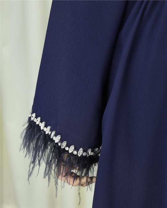 Kolu Tüylü Sıralı Taş Detaylı Kemerli Abaya  -Laci