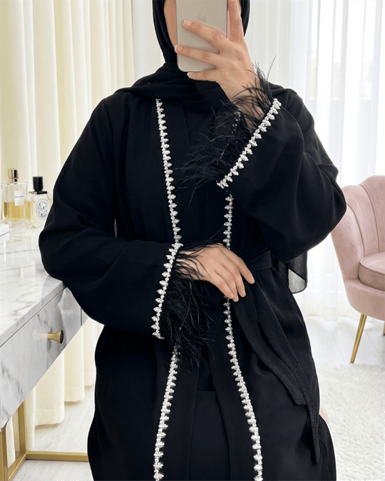 Kolu Tüylü Sıralı Taş Detaylı Kemerli Abaya -Siyah