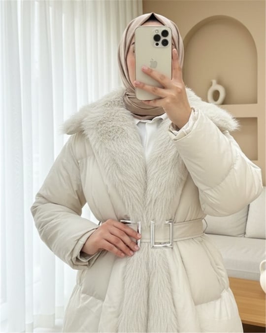 Kürk Detaylı Kemerli Cepli Şişme Mont -Krem