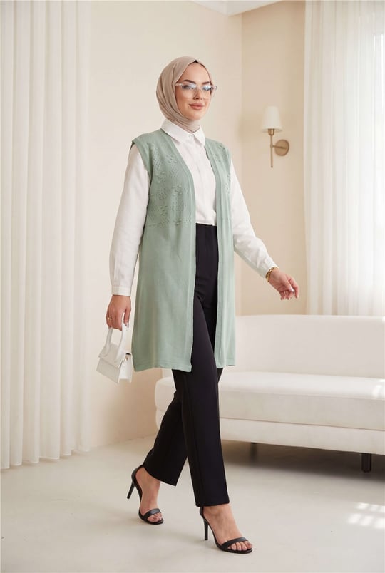 Ponpon Detaylı Ajurlu Triko Yelek -Mint