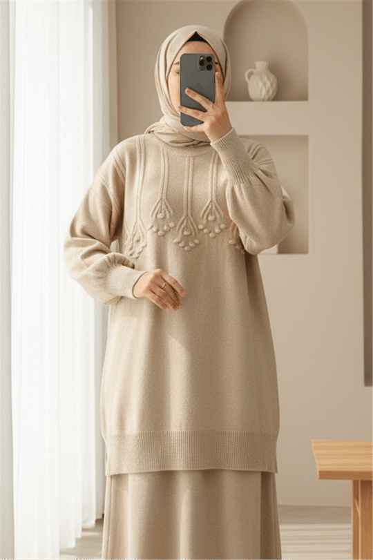 Şerit Ve Ponpon Detaylı Yuvarlak Yaka Yumoş Triko Tunik -Açık Vizon