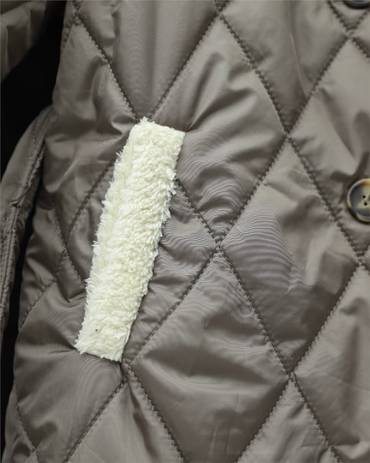 Yakası Kürklü Beli Kemerli Düğmeli Astarlı Kapitone Mont -Toprak