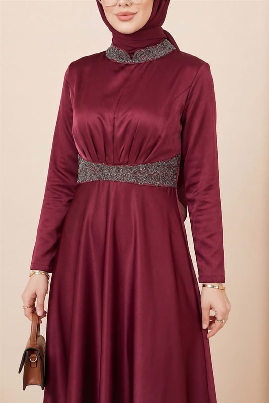 Yakası ve Beli Taş Detaylı Saten Abiye -Bordo