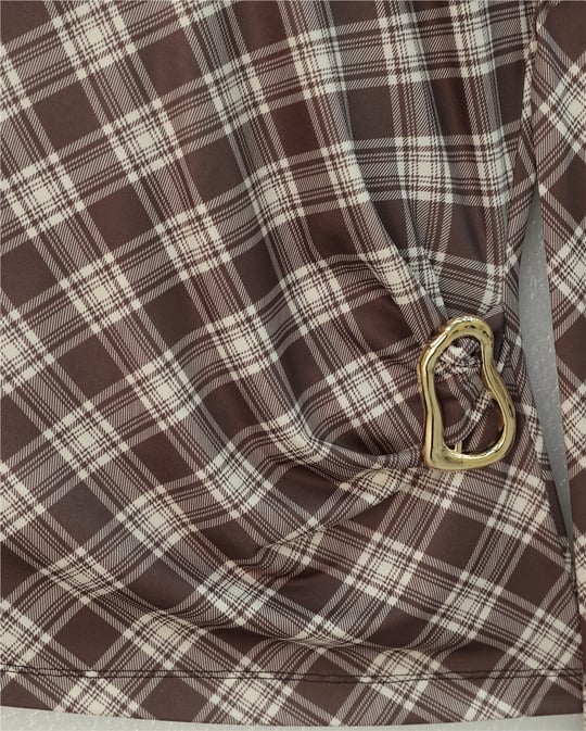 Yanı Tokalı Ekose Desenli Bluz -Kahve