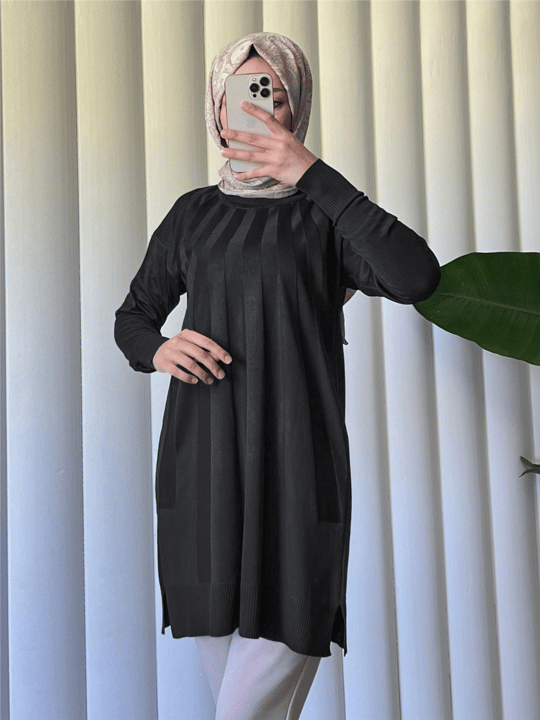 Yırtmaçlı Yelpaze Desenli Triko Tunik -Siyah