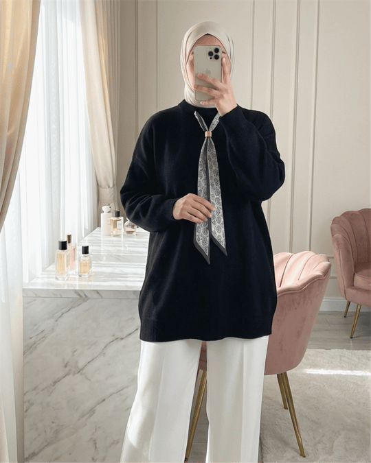 Yuvarlak Yaka Fularlı Salaş Triko Tunik    -Siyah