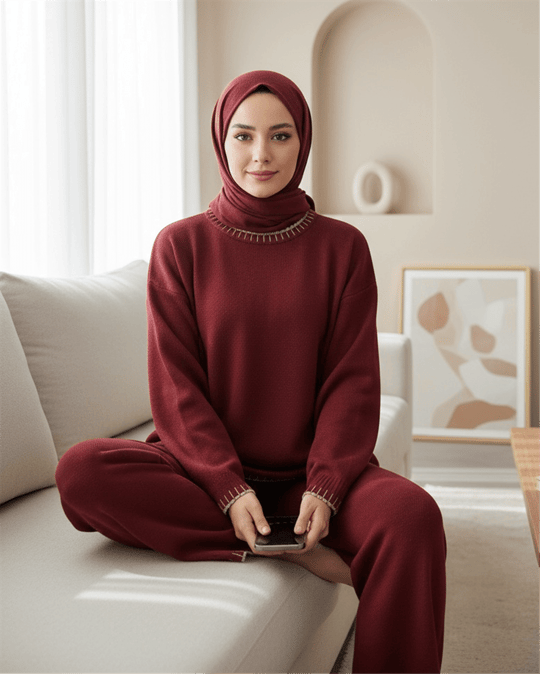 Yuvarlak Yaka Uçları Nakış Detaylı Triko Takım  -Bordo