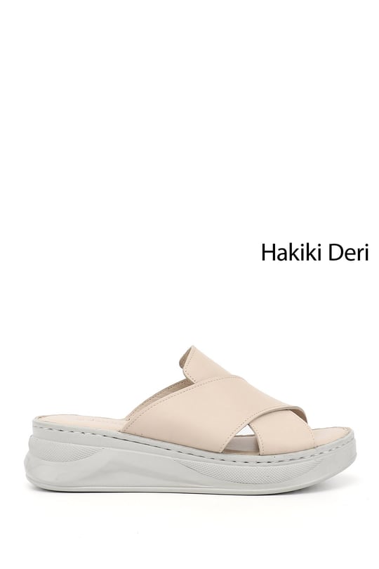 Kadın Bej Çapraz Bantlı Dolgu Topuk Hakiki Deri Comfort Terlik