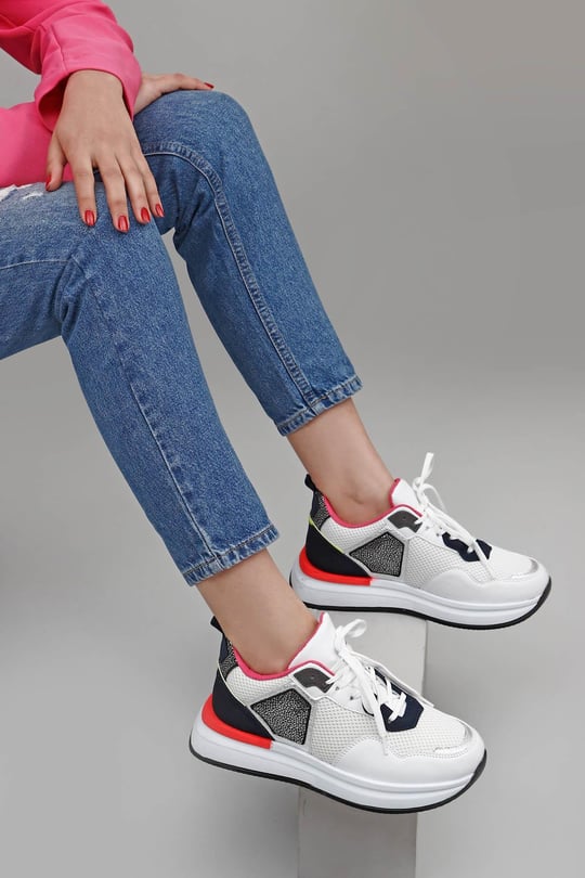 Beyaza Siyah Gön Bağcıklı Spor Kadın Sneaker 34655