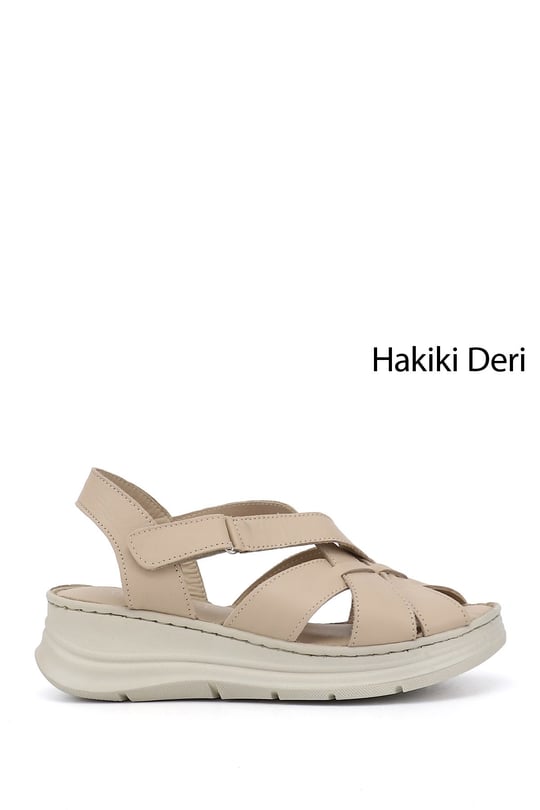 Kadın Bej Cırt Bantlı Dolgu Topuk Hakiki Deri Sandalet