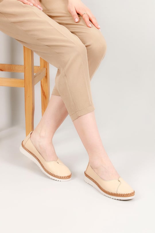 Kadın Bej Dolgu Taban Bağcıklı Hakiki Deri Comfort Sneaker