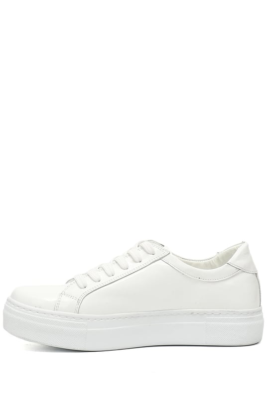 Kadın Beyaz Rugan Bağcıklı Dolgu Taban Hakiki Deri Sneaker