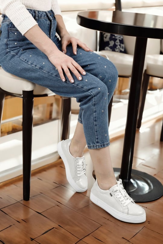 Kadın Beyaz Simli Bağcıklı Dolgu Taban Hakiki Deri Sneaker