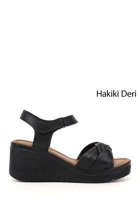 Kadın Siyah Bilekten Cırt Bantlı Dolgu Topuklu Hakiki Deri Sandalet