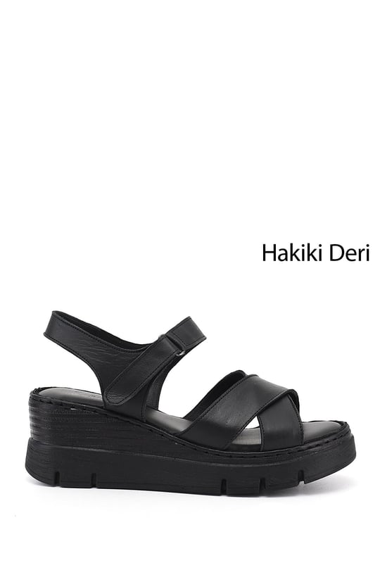 Kadın Siyah Çapraz Bantlı Dolgu Topuklu Hakiki Deri Sandalet