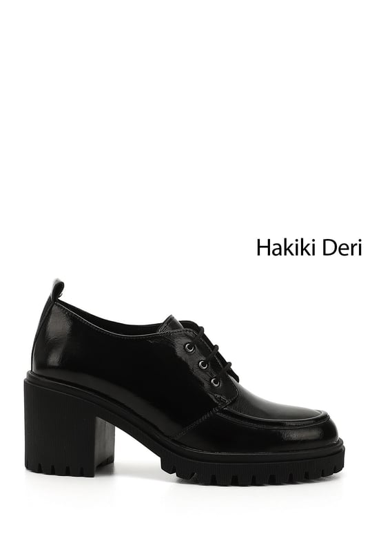 Kadın Siyah Rugan Bağcıklı Orta Kalın Topuklu Hakiki Deri Ayakkabı