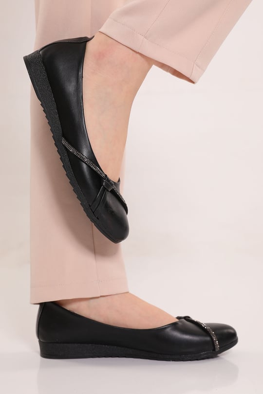 Kadın Ön Detaylı Şık Babet Ayakkabı Siyah 494762 - tozlu.com