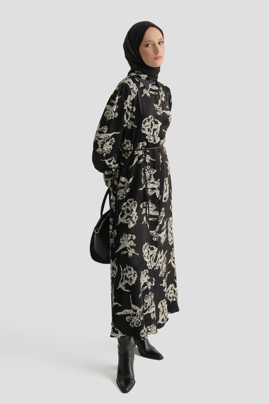 Çiçek Desenli Kemerli Elbise Siyah