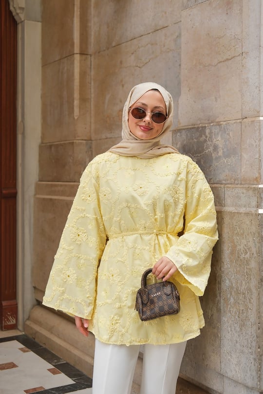 Çiçek Nakış Detaylı Bel Bağlamalı Tunik Sarı