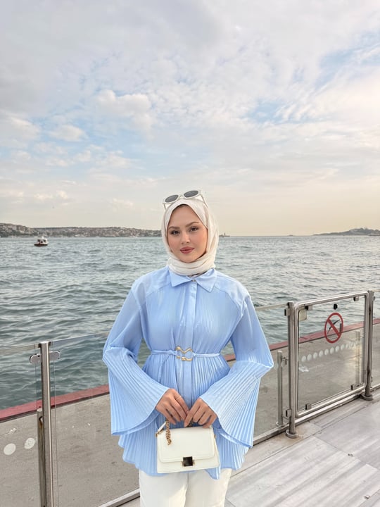 Gizli Düğme Detay Pliseli Kemer Tokalı Gömlek Mavi
