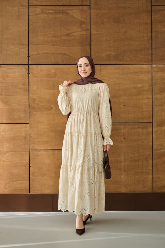 Beli Lastikli Brode Detay Elbise Krem