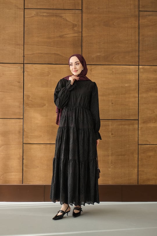 Beli Lastikli Brode Detay Elbise Siyah