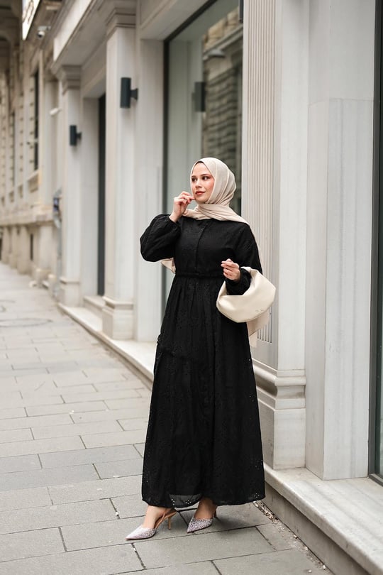 Beli Lastikli Brode Elbise  Siyah