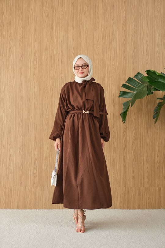 Boyun Bağlamalı Kemerli Elbise Kahverengi