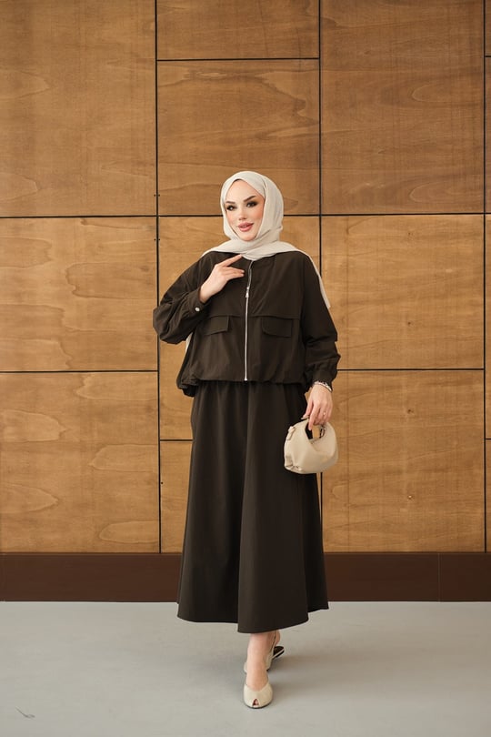 Çift Cep Görünümlü Fermuarlı Etekli Takım Kahverengi