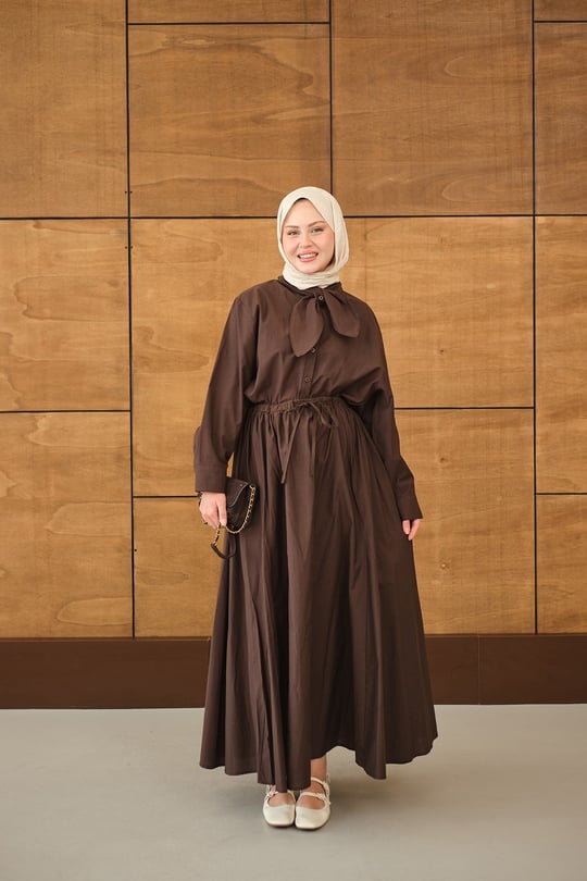 Fular Yaka Gömlekli Takım Kahverengi