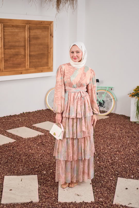 Kat Kat Detay Kuşaklı Astarlı Şifon Elbise Pudra