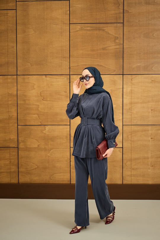 Kemer Detaylı Bisiklet Yaka Takım İndigo Mavi