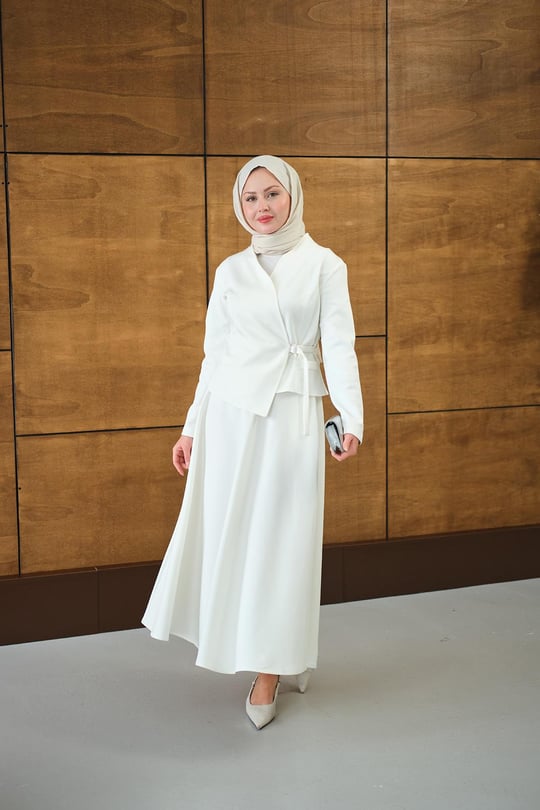 Kruvaze Yaka Takım Beyaz