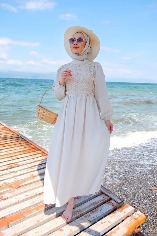 Önü Dantel Detaylı Keten Tesettür Elbise Taş