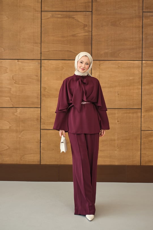 Önü Pile Detay Kemerli Takım Şarabi