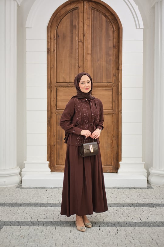 Önü Taş Detay Gizli Düğmeli Bel Bağlamalı Etekli Takım Kahverengi