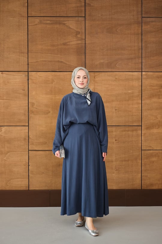 Pelerin Kol Yandan Fular Detaylı Takım Lacivert