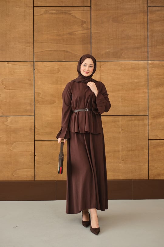 Pileli Kemer Bağlamalı Etekli Takım Kahverengi