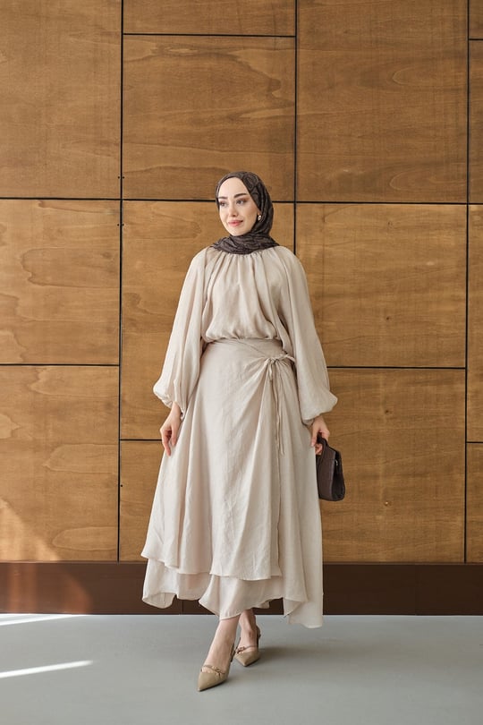 Tül Detay Pelerinli Etekli Takım Krem